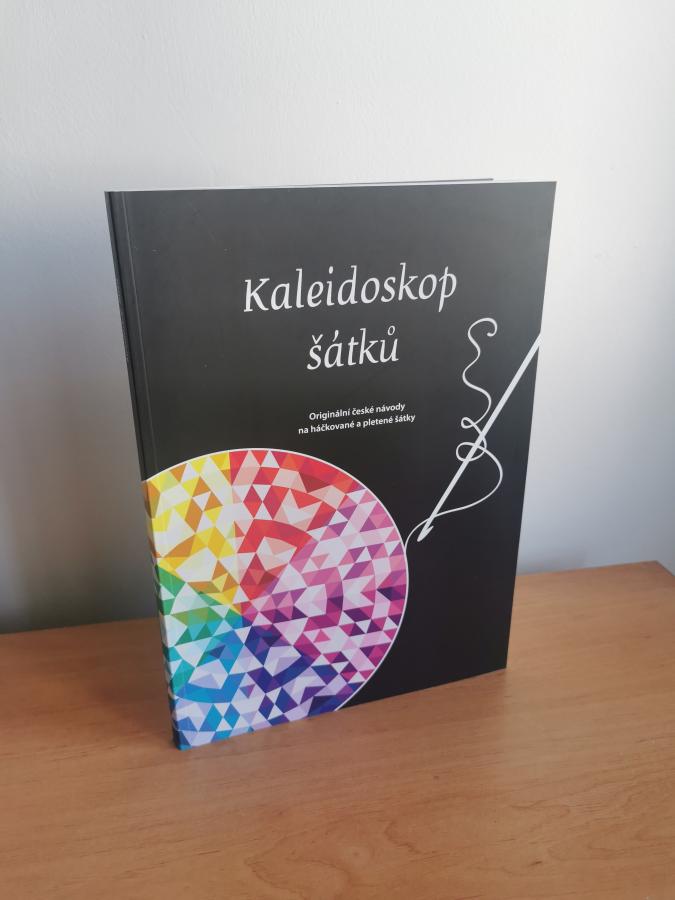 Kniha - Kaleidoskop šátků