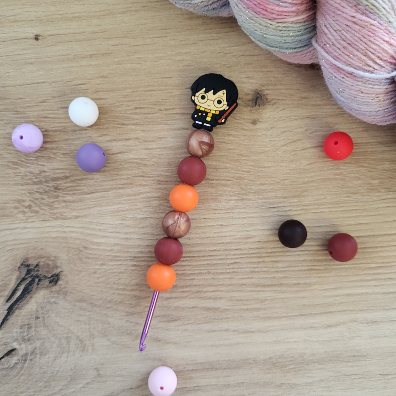 Designový háček vel. 3mm / Harry s oranžovou / 2. jakost - viditelnější lepidlo