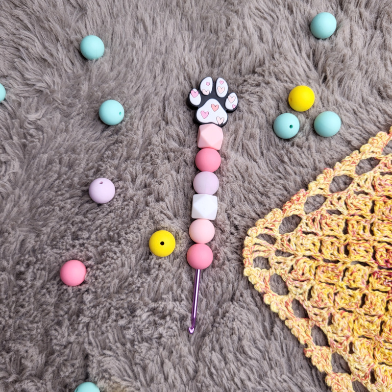 Designový háček vel. 3mm / tlapka 1