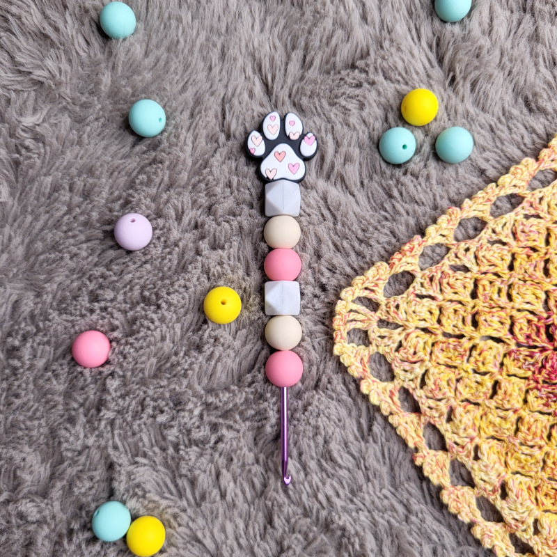 Designový háček vel. 3mm / tlapka 2