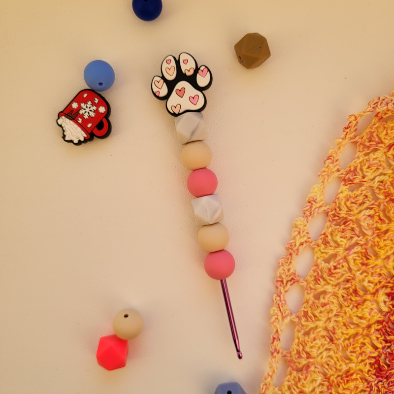 Designový háček vel. 3mm / tlapka 2