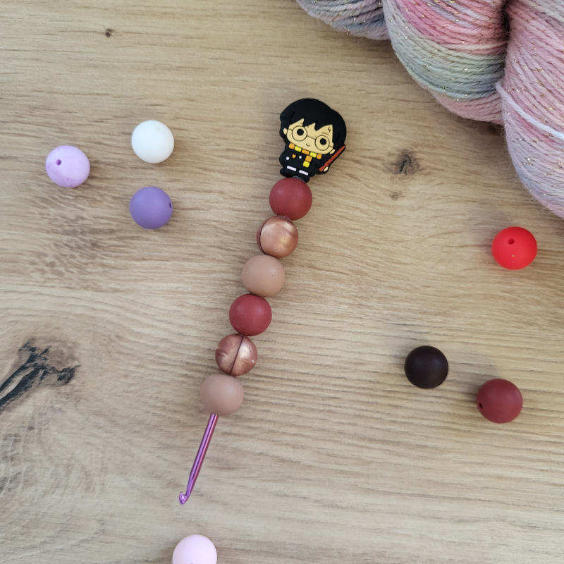 Designový háček vel. 3mm / Harry / 2. jakost - viditelnější lepidlo