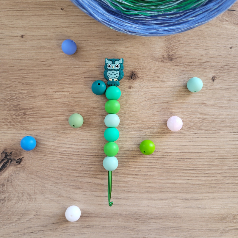 Designový háček vel. 4mm / Sova zelenkavá /2. jakost - viditelnější lepidlo