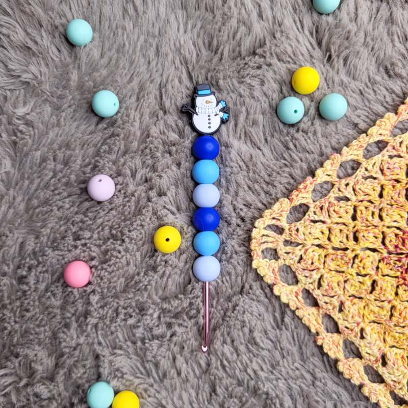 Designový háček vel. 3,5mm / sněhulák tmavší