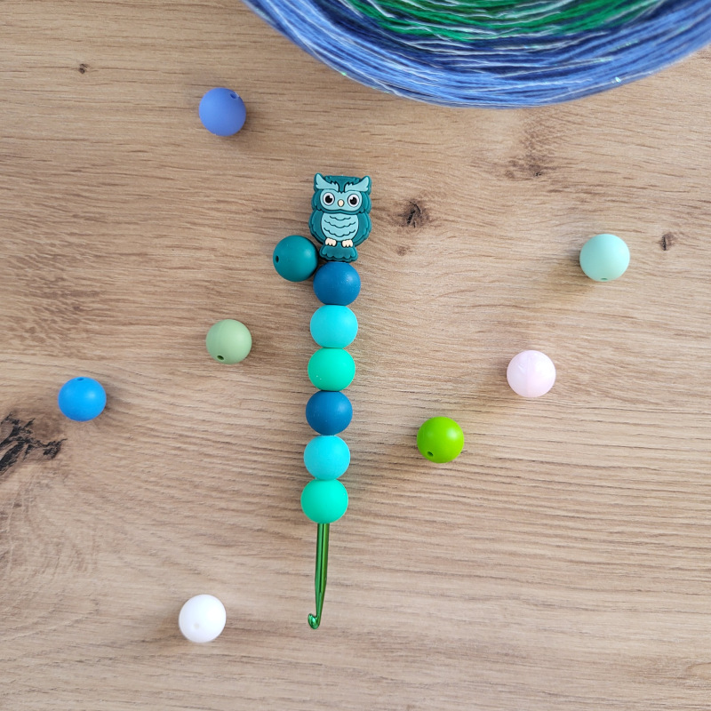 Designový háček vel. 4mm / Sova modřejší /2. jakost - viditelnější lepidlo